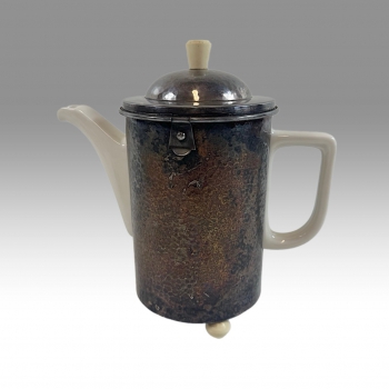 Art Deco porcelánová čajová konvice s kovovým pláštěm znč. WMF 
