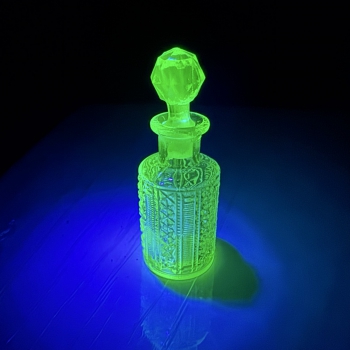 Skleněný uranový flakón 