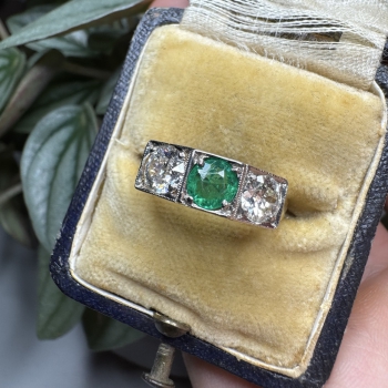 Art Deco zlatý prsten s přírodním smaragdem a starobrusnými diamanty 