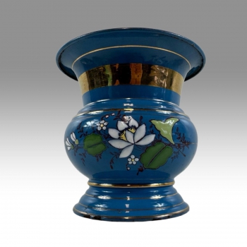 Modrý smalt, smaltovaná váza s dekorem květin 