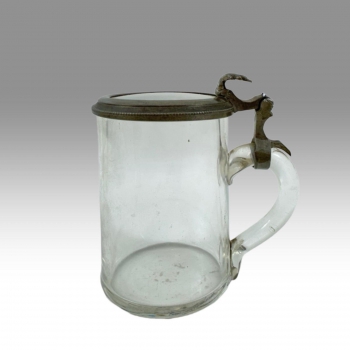 Skleněný korbel s cínovým víčkem 