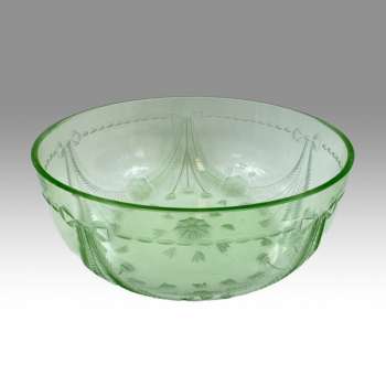 Skleněná mísa s broušeným secesním dekorem 