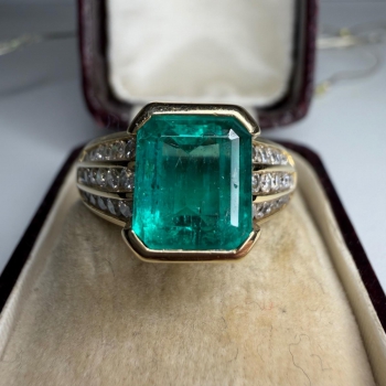 Zlatý prsten se smaragdem Kolumbie 2,9 ct a diamanty 0.63 ct, posudek 