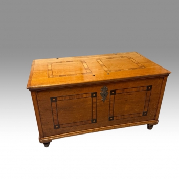 Dubová truhla s intarzií z černěného hruškového dřeva, 2. pol. 19. st. 