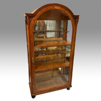 Dřevěná vitrína / skleník s obloukovým čelem, masiv a dýha 