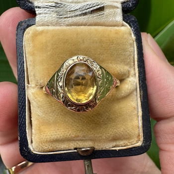 Zlatý prvorepublikový gravírovaný prsten s citrínem - posudek 
