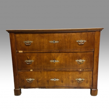 Starožitná komoda ze dřeva se třemi zásuvkami 