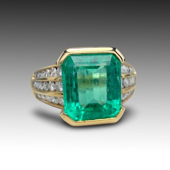 Zlatý prsten se smaragdem Kolumbie 2,9 ct a diamanty 0.63 ct, posudek 