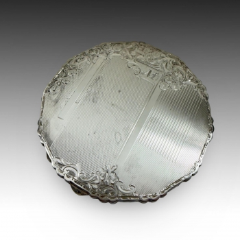 Stříbrná pudřenka se zrcátkem, 900/1000, 130,5 g, 1934 