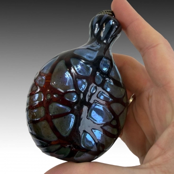 Skleněná secesní šňupka / flakón na tabák, irizované sklo 