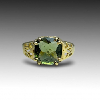 Zlatý prsten s broušeným vltavínem, vel. 58 