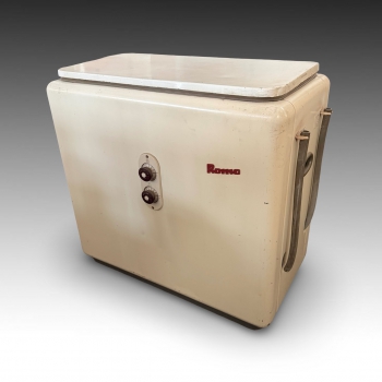 Historická retro pračka značky Romo z 60. let 20. století 