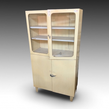 Stará lékařská skříň 