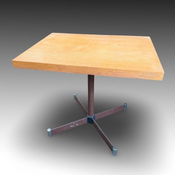 Konferenční stolek  