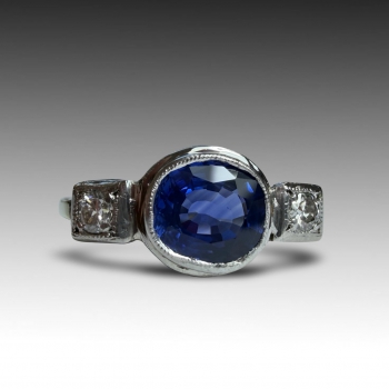 Art Deco zlatý prsten s přírodním safírem 1.1 ct a diamanty 0.12 ct 